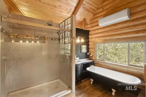 Bath - 10360 Gamann Dr, Cascade, ID 83611 photo 4 of 7