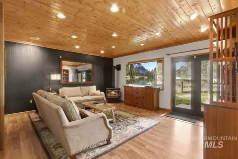 Living - 10360 Gamann Dr, Cascade, ID 83611 photo 4 of 6