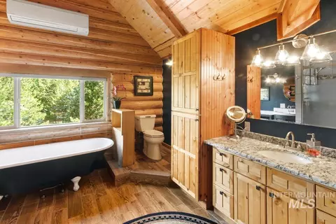 Bath - 10360 Gamann Dr, Cascade, ID 83611 photo 5 of 7