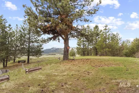 Exterior - 10360 Gamann Dr, Cascade, ID 83611 photo 7 of 9