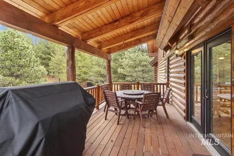 Exterior - 10360 Gamann Dr, Cascade, ID 83611 photo 3 of 9