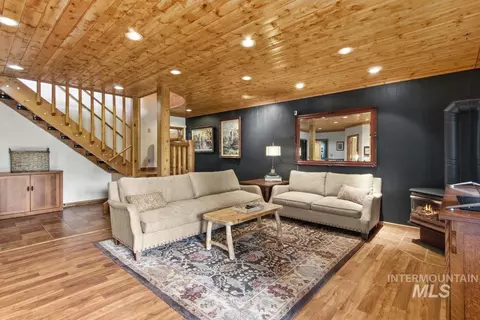 Living - 10360 Gamann Dr, Cascade, ID 83611 photo 5 of 6