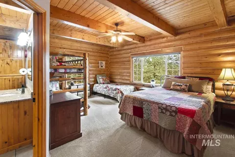 Bedroom - 10360 Gamann Dr, Cascade, ID 83611 photo 1 of 7
