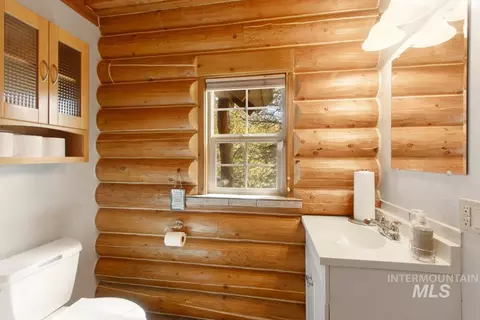 Bath - 10360 Gamann Dr, Cascade, ID 83611 photo 1 of 7