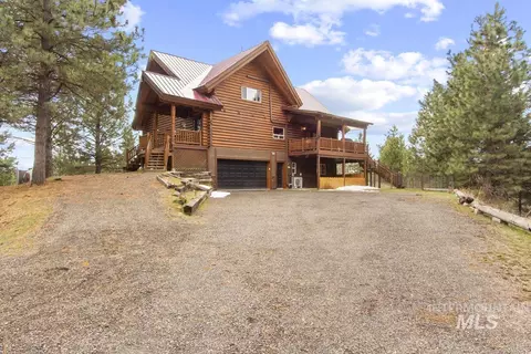 Exterior - 10360 Gamann Dr, Cascade, ID 83611 photo 1 of 9