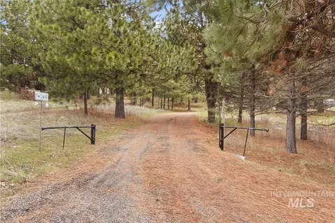 Exterior - 10360 Gamann Dr, Cascade, ID 83611 photo 6 of 9