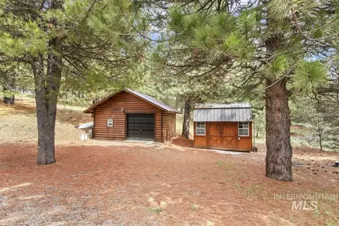 Exterior - 10360 Gamann Dr, Cascade, ID 83611 photo 2 of 9