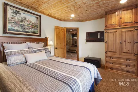 Bedroom - 10360 Gamann Dr, Cascade, ID 83611 photo 7 of 7