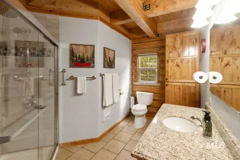 Bath - 10360 Gamann Dr, Cascade, ID 83611 photo 2 of 7