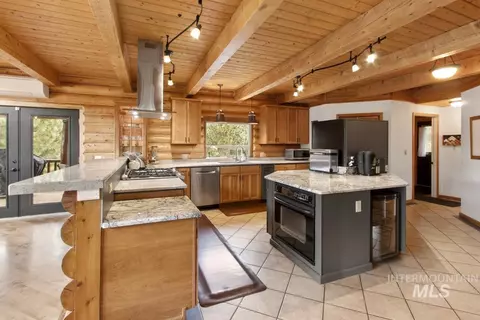 Kitchen - 10360 Gamann Dr, Cascade, ID 83611 photo 3 of 3