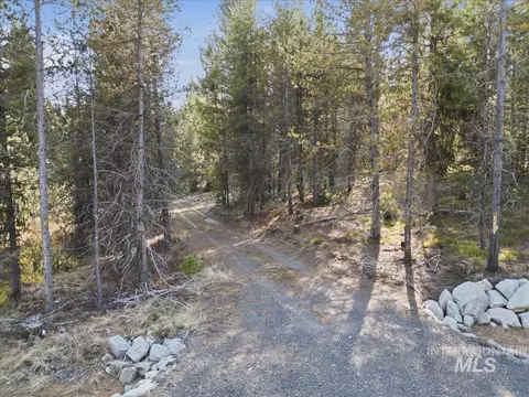 19 Dakota Way, Cascade, ID 83611
