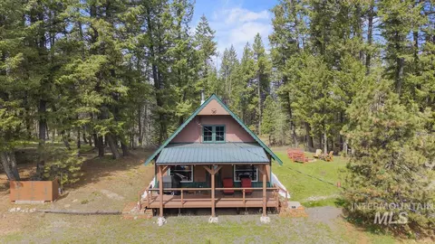 46 Blue Spruce Ln, Cascade, ID 83611