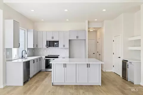 10485 W Sawtail St, Garden City, ID 83714