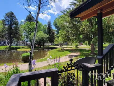 21 E St, Cascade, ID 83611