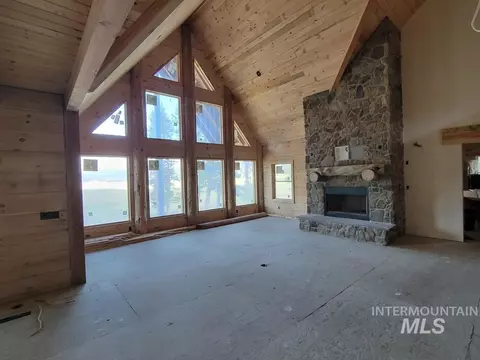 Living - 3133 Bacon Creek Rd, Cascade, ID 83611 photo 1 of 4