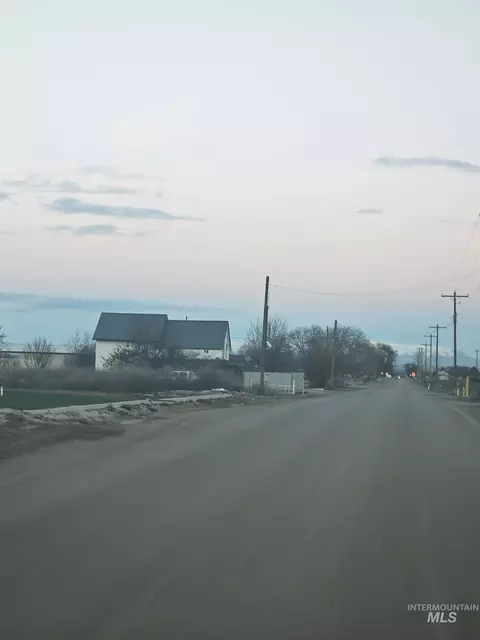2344 NW 2nd Ave, Fruitland, ID 83619