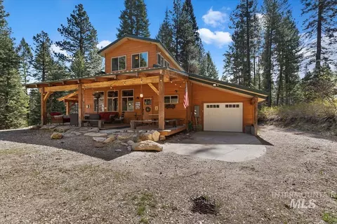 11 Shadow Rd, Garden Valley, ID 83622