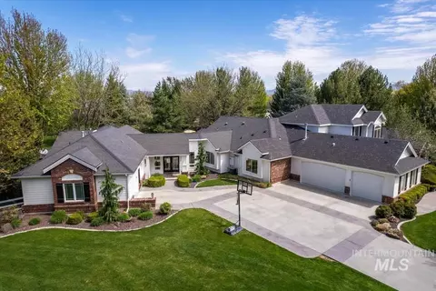 Exterior - 2958 W Champagne Ct, Eagle, ID 83616 photo 5 of 9