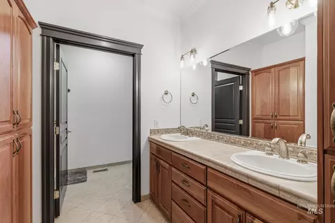 Bath - 2958 W Champagne Ct, Eagle, ID 83616 photo 3 of 5