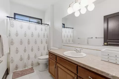 Bath - 2958 W Champagne Ct, Eagle, ID 83616 photo 2 of 5