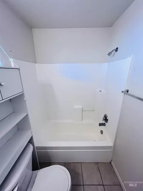 Bath - 13814 Judson St, Caldwell, ID 83607 photo 3 of 4