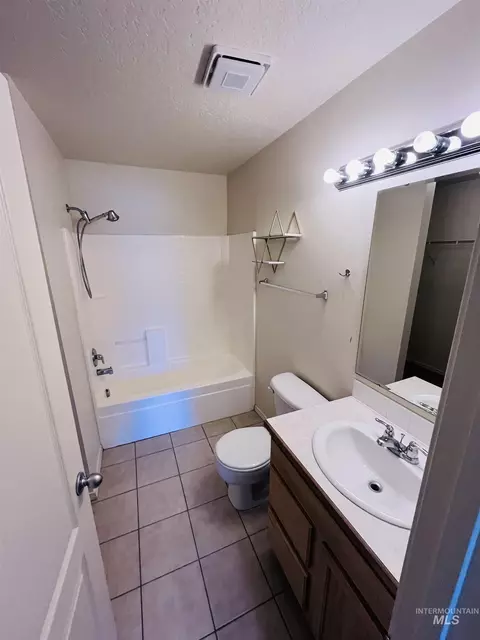 Bath - 13814 Judson St, Caldwell, ID 83607 photo 1 of 4