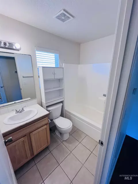 Bath - 13814 Judson St, Caldwell, ID 83607 photo 2 of 4