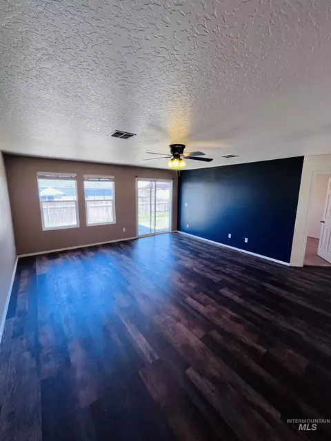 Living - 13814 Judson St, Caldwell, ID 83607 photo 1 of 2
