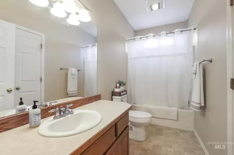 Bath - 1413 Winterlane, Jerome, ID 83338 photo 1 of 1