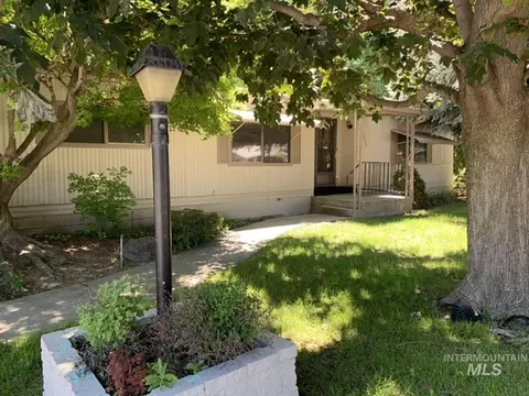 10565 W Halstead Dr, Boise, ID 83704