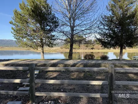 15 P St, Cascade, ID 83611