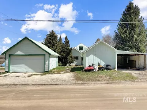 Exterior - 101 S Hillcrest Rd, Cascade, ID 83611 photo 5 of 9