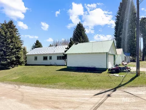 Exterior - 101 S Hillcrest Rd, Cascade, ID 83611 photo 4 of 9