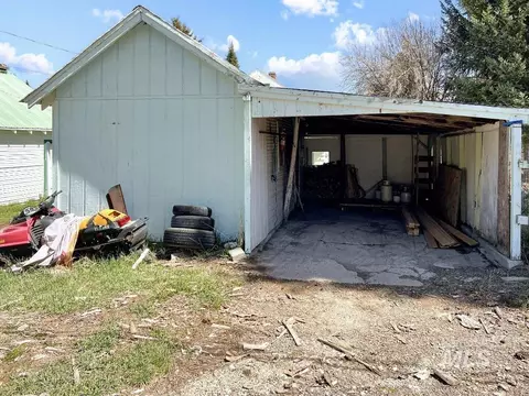 Exterior - 101 S Hillcrest Rd, Cascade, ID 83611 photo 8 of 9