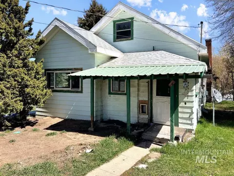 Exterior - 101 S Hillcrest Rd, Cascade, ID 83611 photo 6 of 9