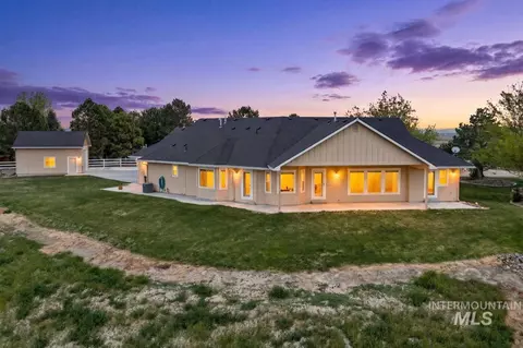 5803 Whispering Hills Dr, Marsing, ID 83639