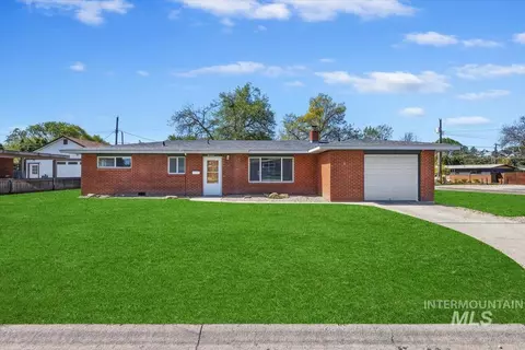 4011 W Greenbrier Dr, Boise, ID 83705