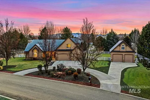 570 N Cove Colony Way, Eagle, ID 83616