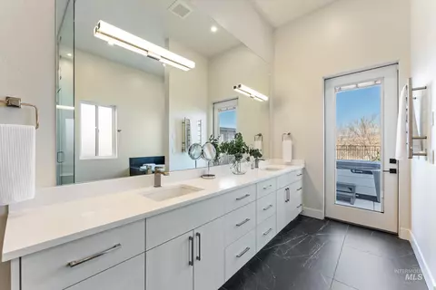 Bath - 1180 E Opus St, Boise, ID 83716 photo 1 of 7