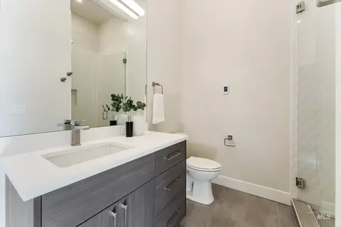 Bath - 1180 E Opus St, Boise, ID 83716 photo 5 of 7