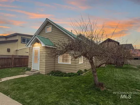110 W Market St, Cascade, ID 83611