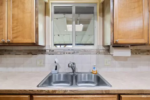 Kitchen - 1969 9th Ave E, Twin Falls, ID 83301 photo 2 of 3