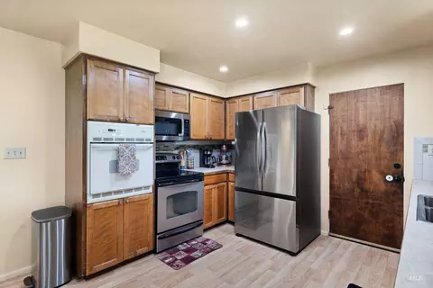Kitchen - 1969 9th Ave E, Twin Falls, ID 83301 photo 3 of 3