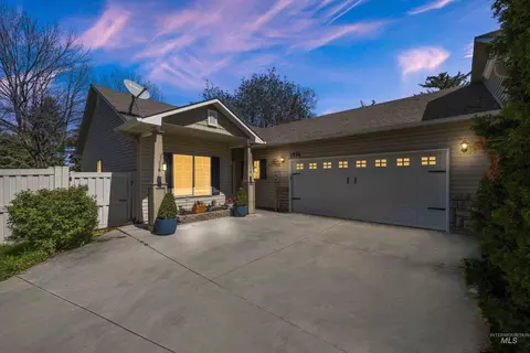 1574 N Wintertree Ave, Meridian, ID 83642