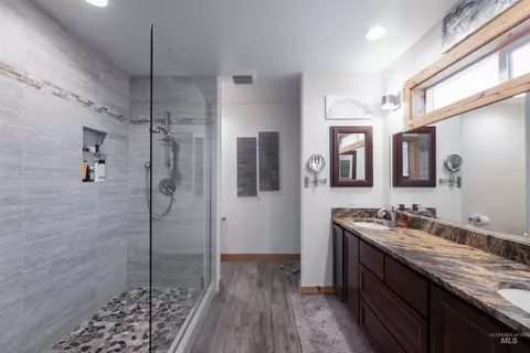 Bath - 1057 Nicholson Rd, Potlatch, ID 83855 photo 2 of 3