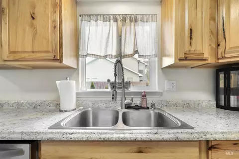 Kitchen - 1708 Bitterroot, Twin Falls, ID 83301 photo 3 of 4