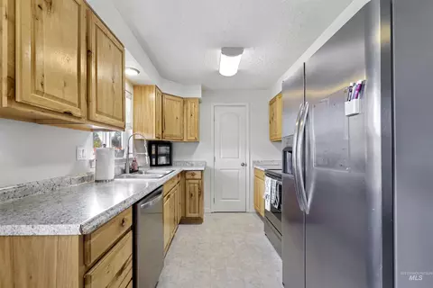 Kitchen - 1708 Bitterroot, Twin Falls, ID 83301 photo 4 of 4