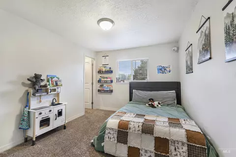 Bedroom - 1708 Bitterroot, Twin Falls, ID 83301 photo 3 of 4