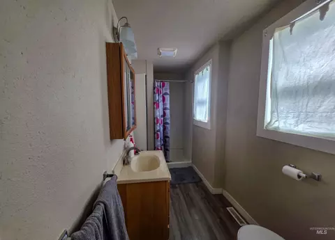 Bath - 413 415 3rd Ave N, Twin Falls, ID 83301 photo 1 of 2