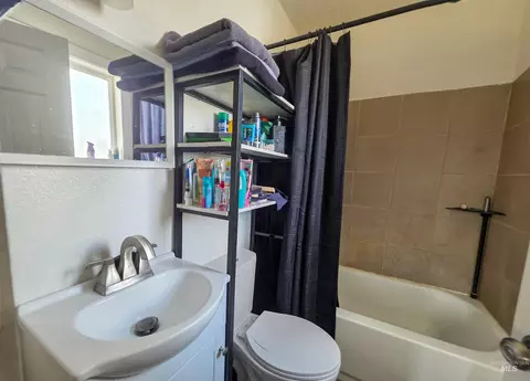 Bath - 413 415 3rd Ave N, Twin Falls, ID 83301 photo 2 of 2